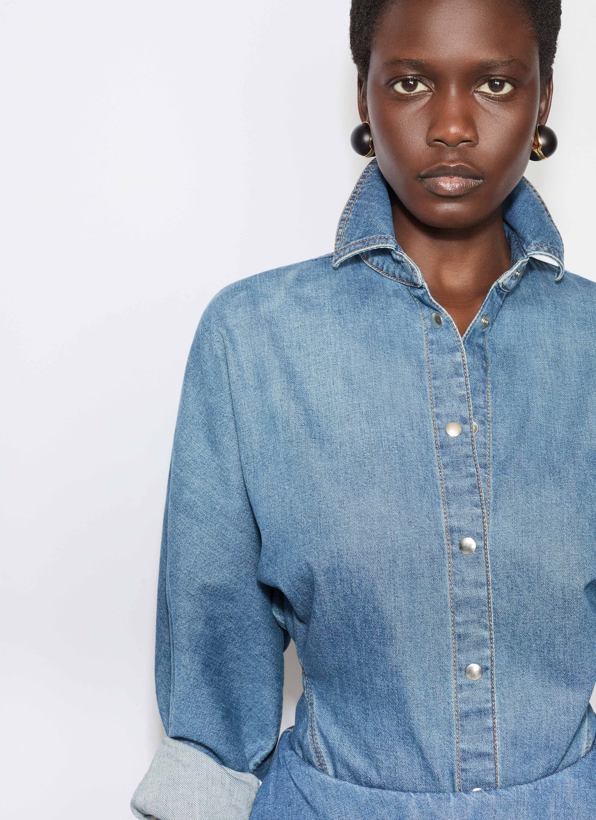 CAMISA REDONDA DE DENIM ALAÏA MINERAL CAMISA REDONDA DE DENIM